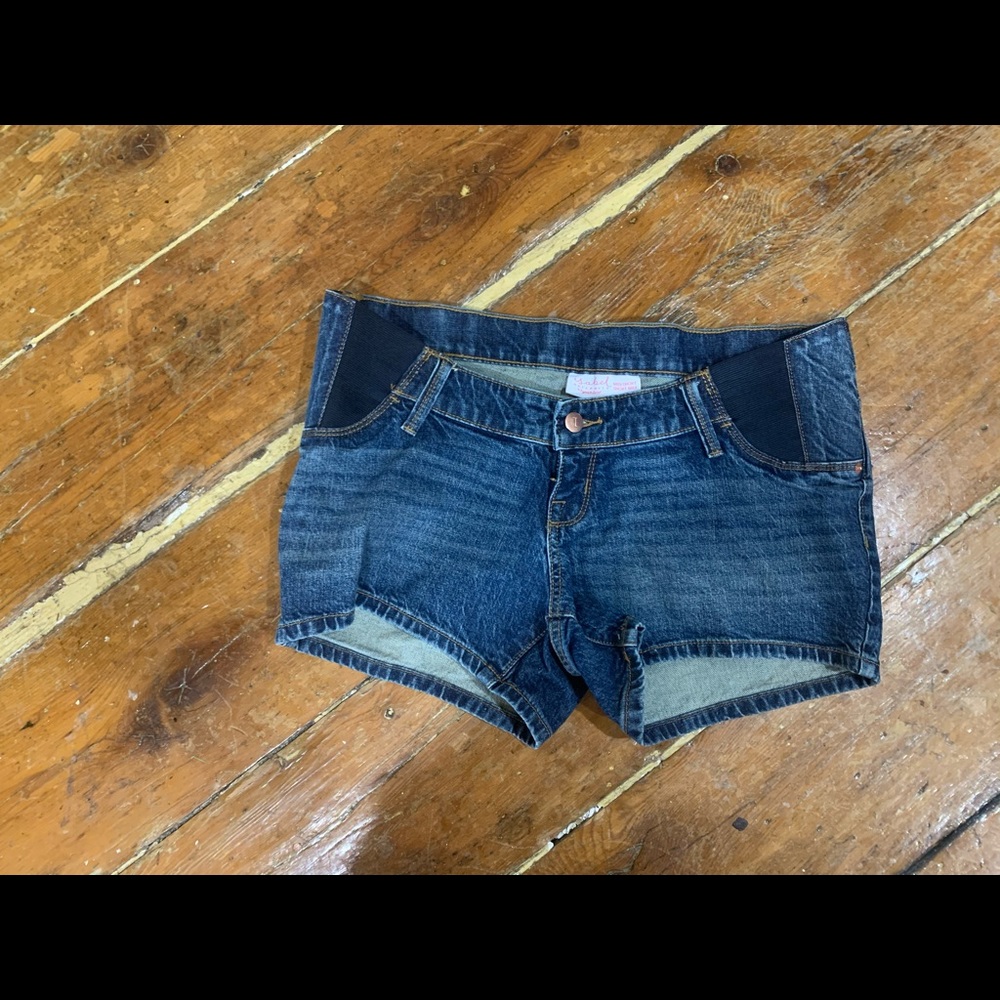 Maternity shorts